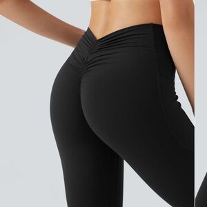 NWT Halara High Waisted Scrunch Yoga Leggings with Pockets